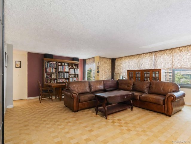7-25 166 Street 6A, Beechhurst, NY 11357