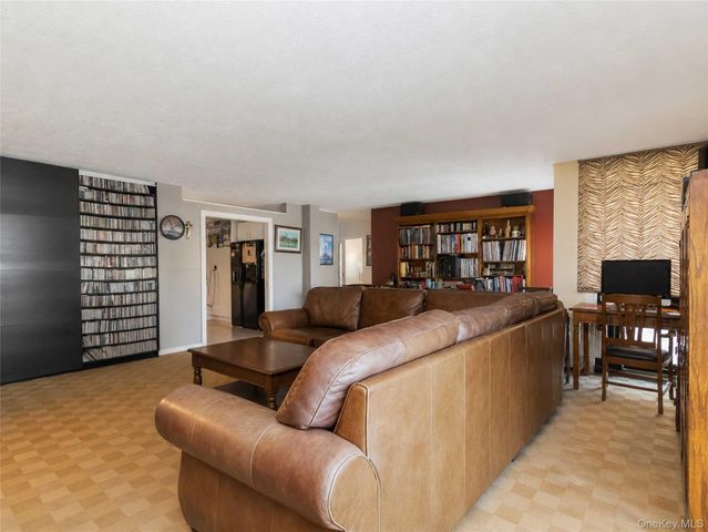 7-25 166 Street 6A, Beechhurst, NY 11357