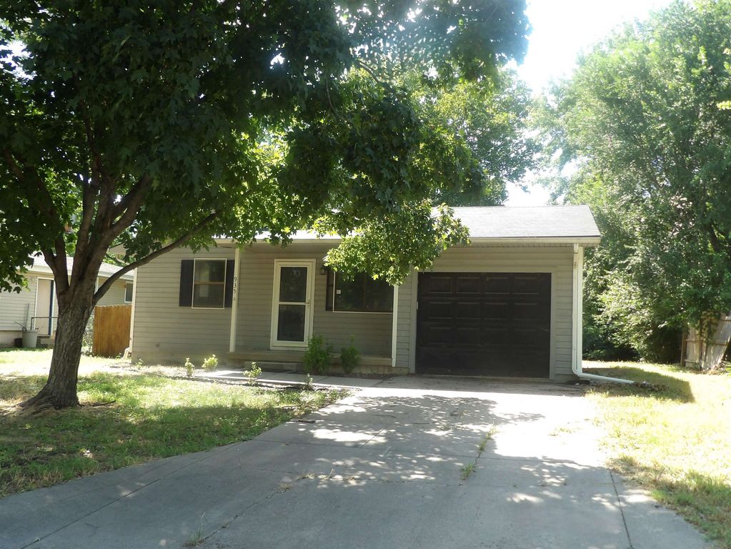 935 N Wirth St, Augusta, KS 67010
