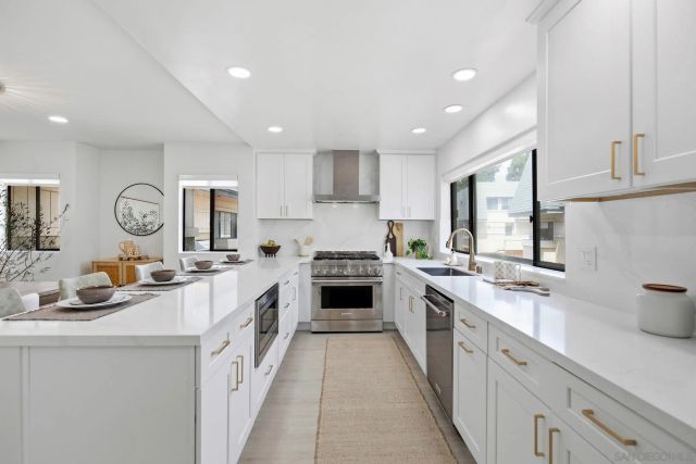 7965 Caminito Del Cid, La Jolla, CA 92037