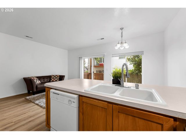 6103 Ne 33RD Cir, Vancouver, WA 98661