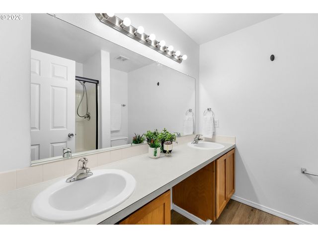 6103 Ne 33RD Cir, Vancouver, WA 98661