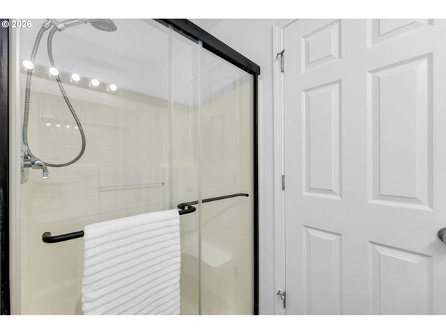 6103 Ne 33RD Cir, Vancouver, WA 98661