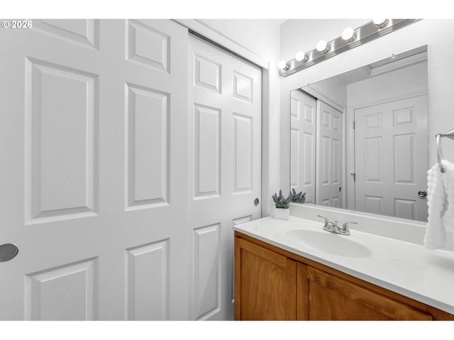 6103 Ne 33RD Cir, Vancouver, WA 98661