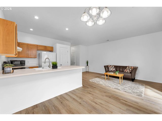 6103 Ne 33RD Cir, Vancouver, WA 98661