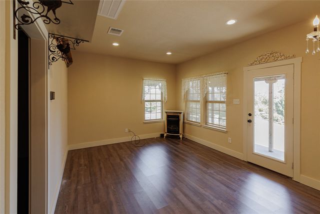 1433 County Road 1180, Decatur, TX 76234