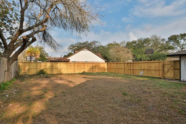 18111 Barbuda Lane, Houston, TX 77058
