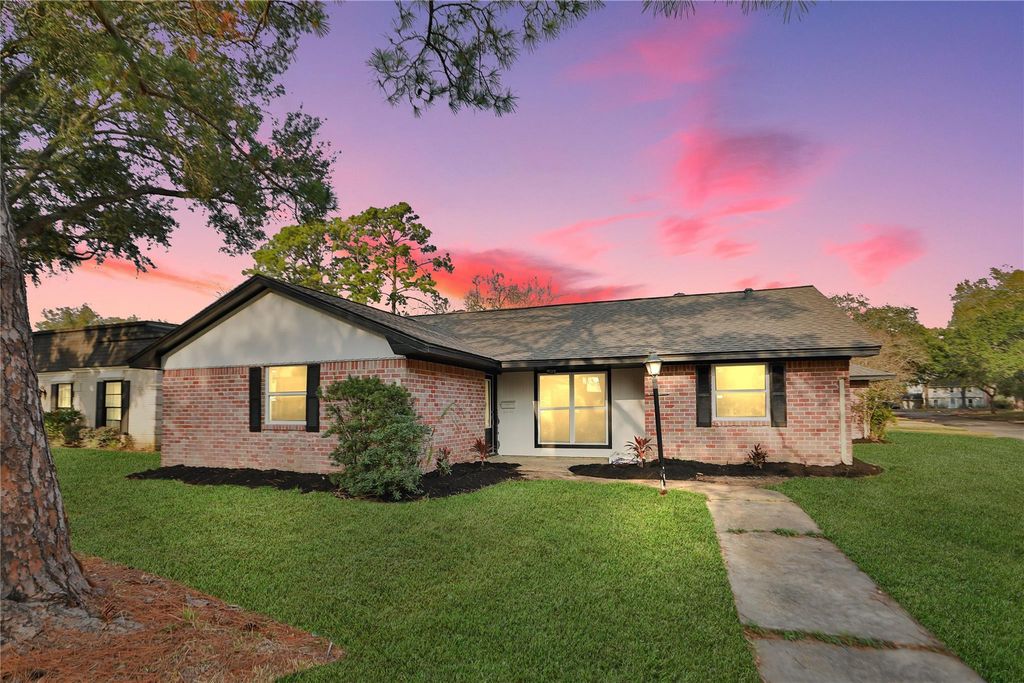 18111 Barbuda Lane, Houston, TX 77058