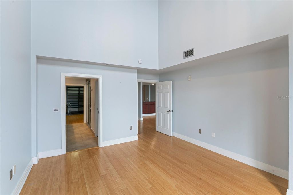Image 4 of property listing at 1108 N FRANKLIN STREET 707, Tampa, FL 33602