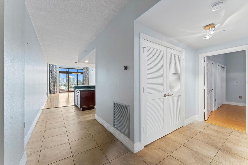 Image 10 of property listing at 1108 N FRANKLIN STREET 707, Tampa, FL 33602