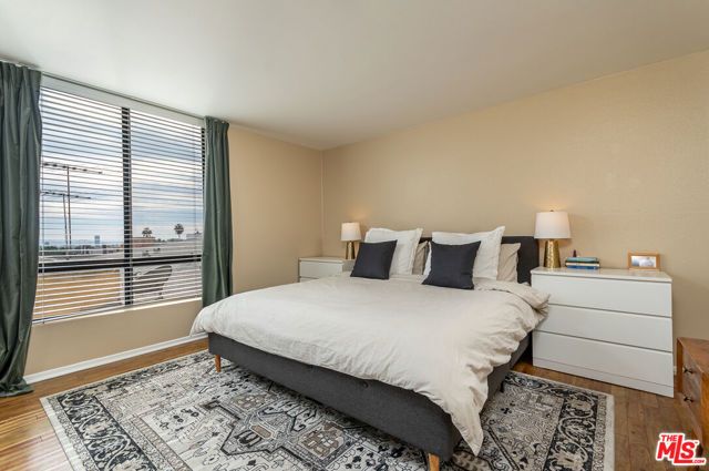 7320 Hawthorn Avenue 121, Los Angeles, CA 90046