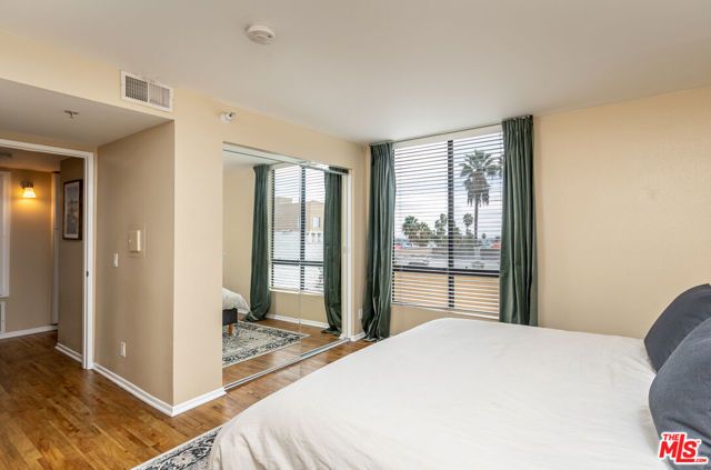 7320 Hawthorn Avenue 121, Los Angeles, CA 90046