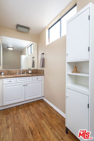 7320 Hawthorn Avenue 121, Los Angeles, CA 90046
