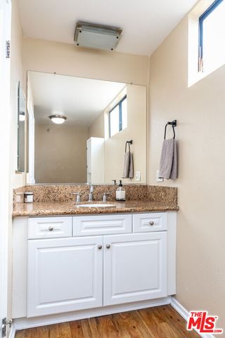 7320 Hawthorn Avenue 121, Los Angeles, CA 90046
