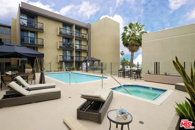7320 Hawthorn Avenue 121, Los Angeles, CA 90046