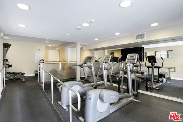 7320 Hawthorn Avenue 121, Los Angeles, CA 90046