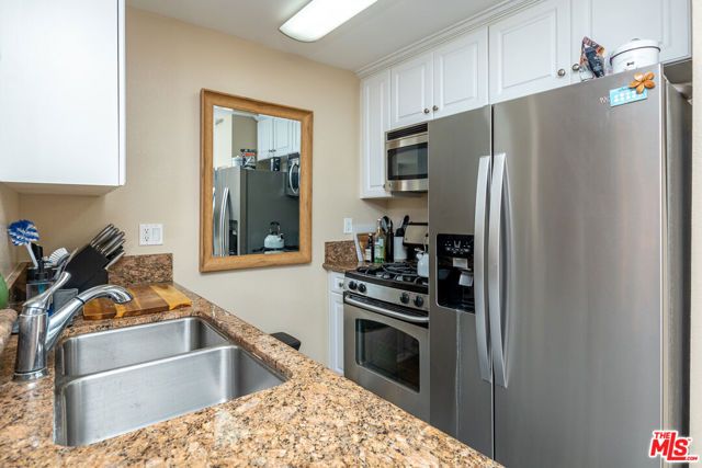 7320 Hawthorn Avenue 121, Los Angeles, CA 90046