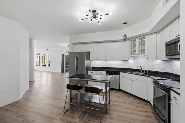 4132 Vernon Avenue S A104, Saint Louis Park, MN 55416