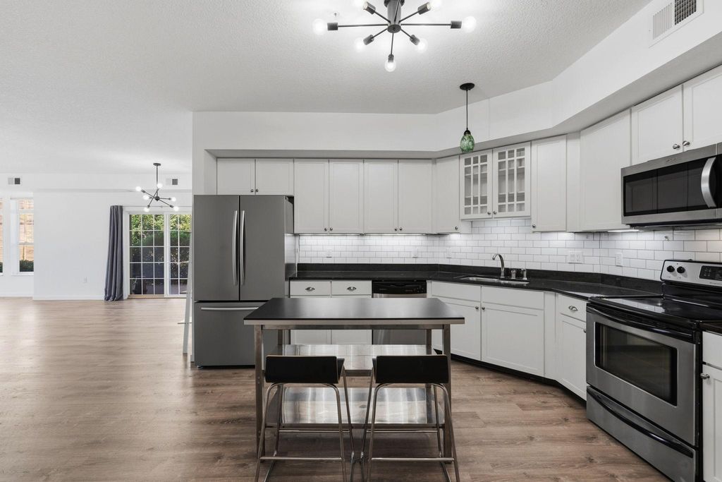 4132 Vernon Avenue S A104, Saint Louis Park, MN 55416