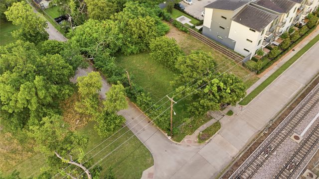 1800 S Trunk Avenue, Dallas, TX 75210
