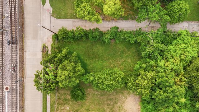 1800 S Trunk Avenue, Dallas, TX 75210