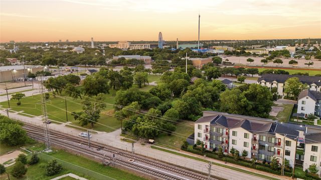1800 S Trunk Avenue, Dallas, TX 75210