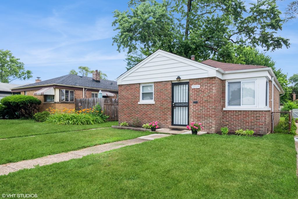 12529 S Loomis Street, Calumet Park, IL 60827