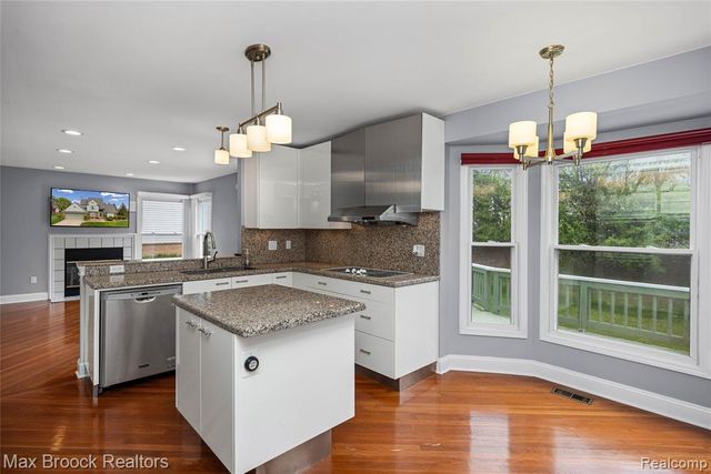 39456 Squire Road, Novi, MI 48375
