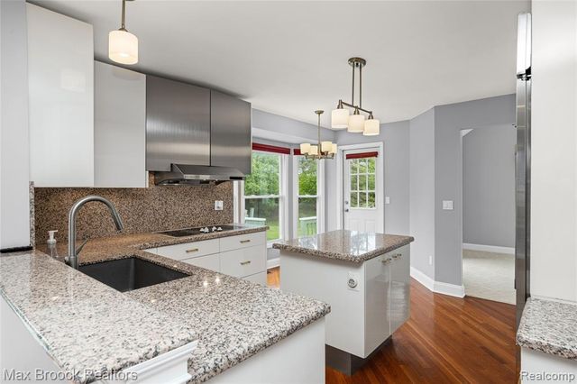 39456 Squire Road, Novi, MI 48375