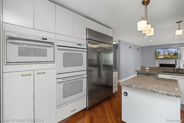 39456 Squire Road, Novi, MI 48375