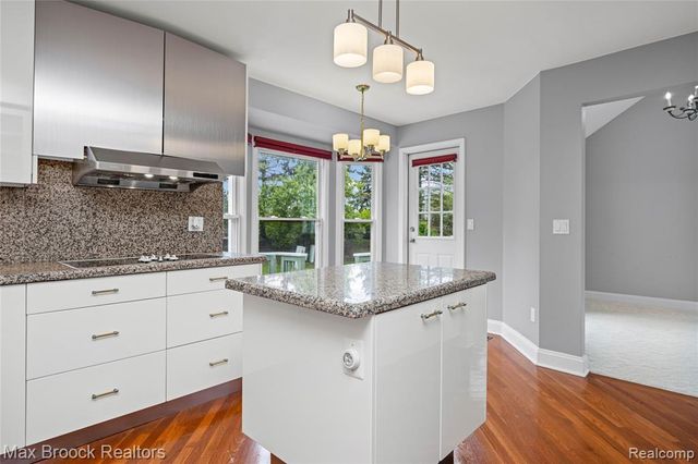 39456 Squire Road, Novi, MI 48375
