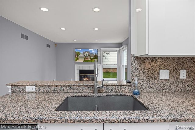 39456 Squire Road, Novi, MI 48375