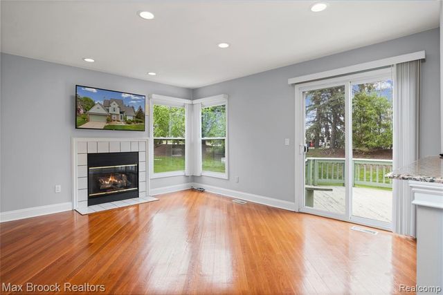 39456 Squire Road, Novi, MI 48375