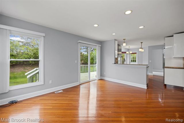 39456 Squire Road, Novi, MI 48375