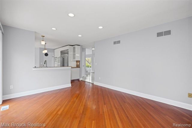 39456 Squire Road, Novi, MI 48375