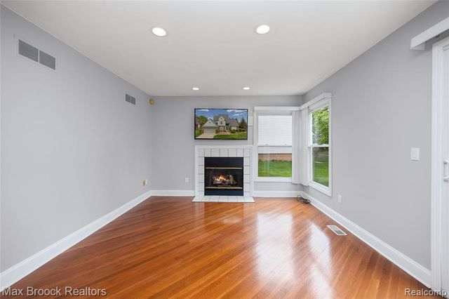 39456 Squire Road, Novi, MI 48375