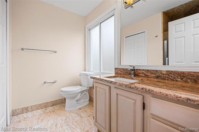 39456 Squire Road, Novi, MI 48375