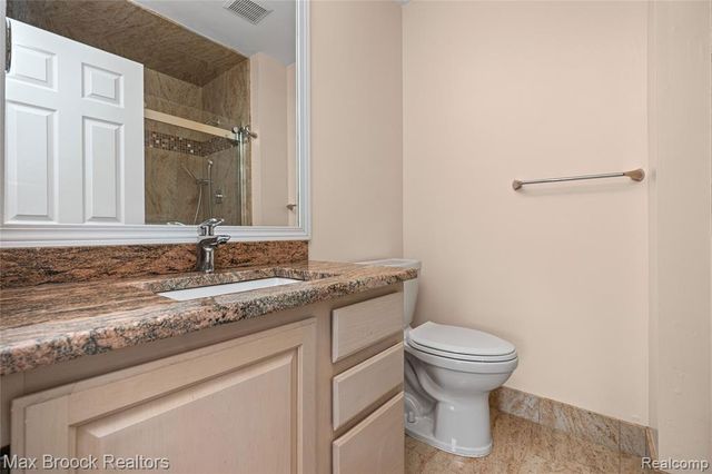 39456 Squire Road, Novi, MI 48375