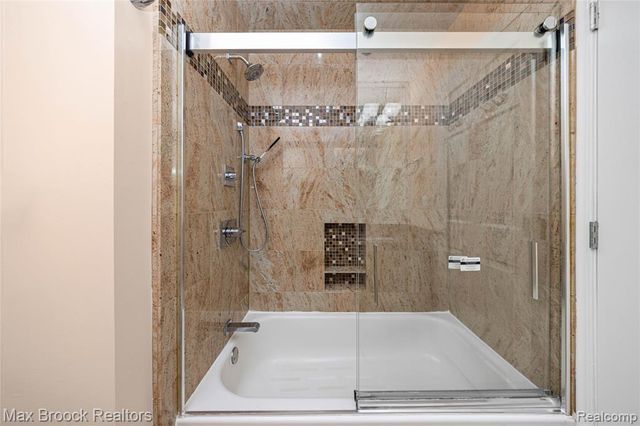 39456 Squire Road, Novi, MI 48375