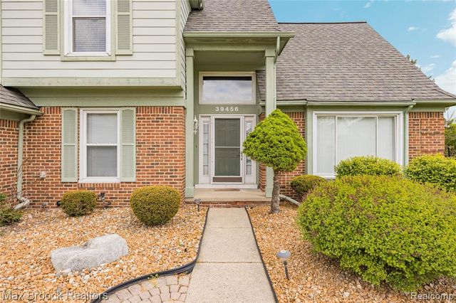 39456 Squire Road, Novi, MI 48375