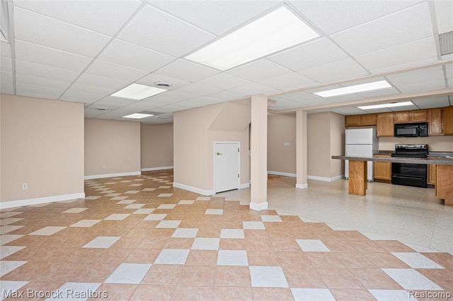 39456 Squire Road, Novi, MI 48375