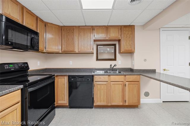 39456 Squire Road, Novi, MI 48375