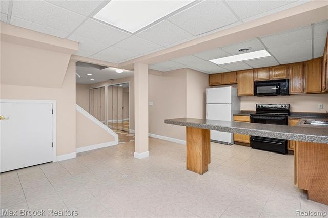 39456 Squire Road, Novi, MI 48375