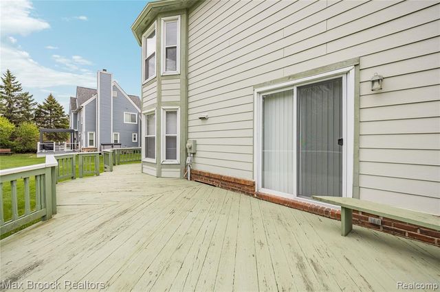 39456 Squire Road, Novi, MI 48375
