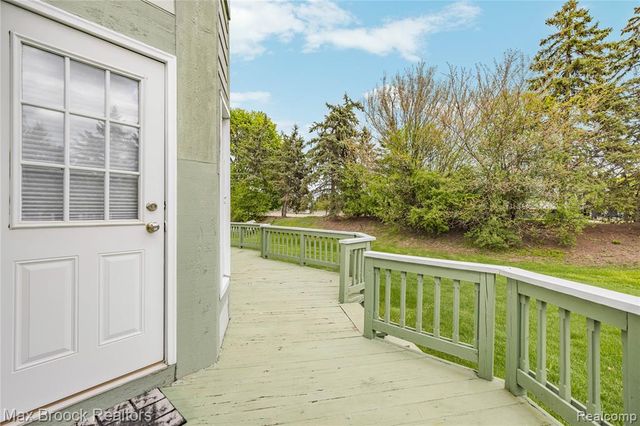 39456 Squire Road, Novi, MI 48375
