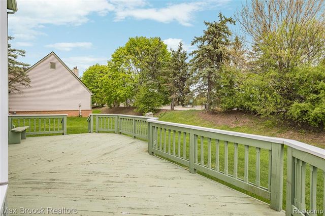 39456 Squire Road, Novi, MI 48375