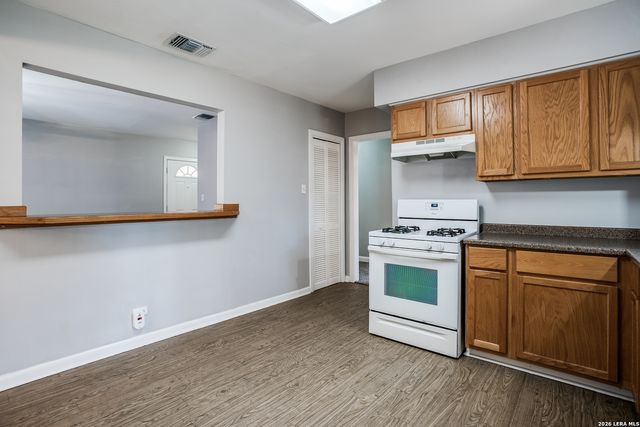 102 KRAMERIA DR, Castle Hills, TX 78213