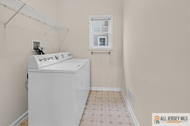 4 Spraul Lane, Cranbury, NJ 08512