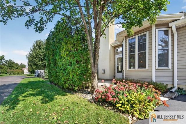 4 Spraul Lane, Cranbury, NJ 08512