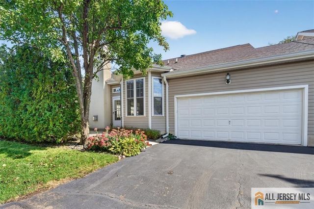 4 Spraul Lane, Cranbury, NJ 08512